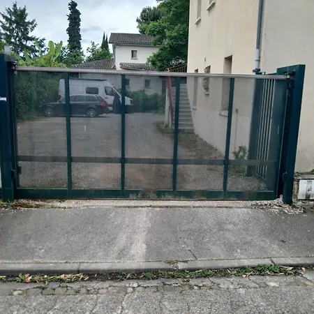 Pansiyon Comme A La Maison Chez Dominnique Coquet T2 Avec Jardin Homme Chaleureux Toulouse