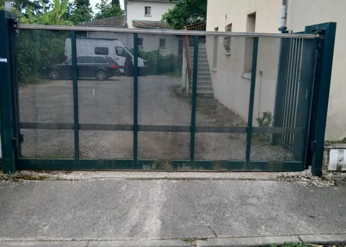 منزل للإقامة Comme A La Maison Chez Domi Coquet T2 Avec Jardin تولوز