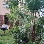 Rum i privatbostad Comme A La Maison Chez Domi Coquet T2 Avec Jardin *